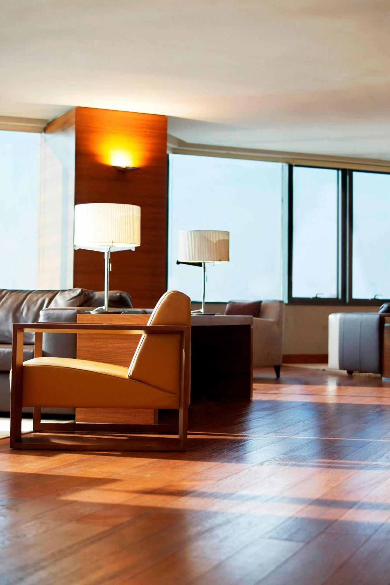 Sheraton Istanbul Atakoy Hotel Exterior foto The Westin Club Lounge at the airport