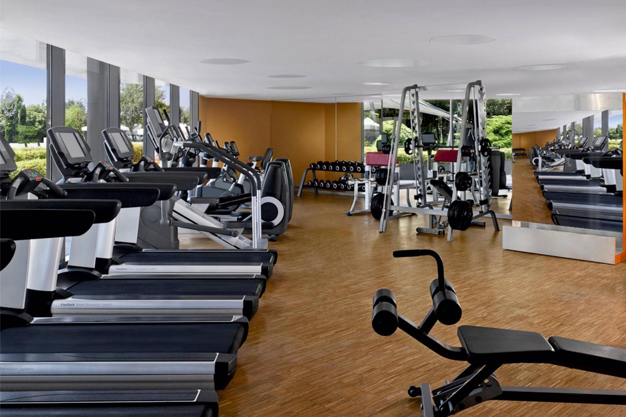 Sheraton Istanbul Atakoy Hotel Exterior foto The gym at the Westin