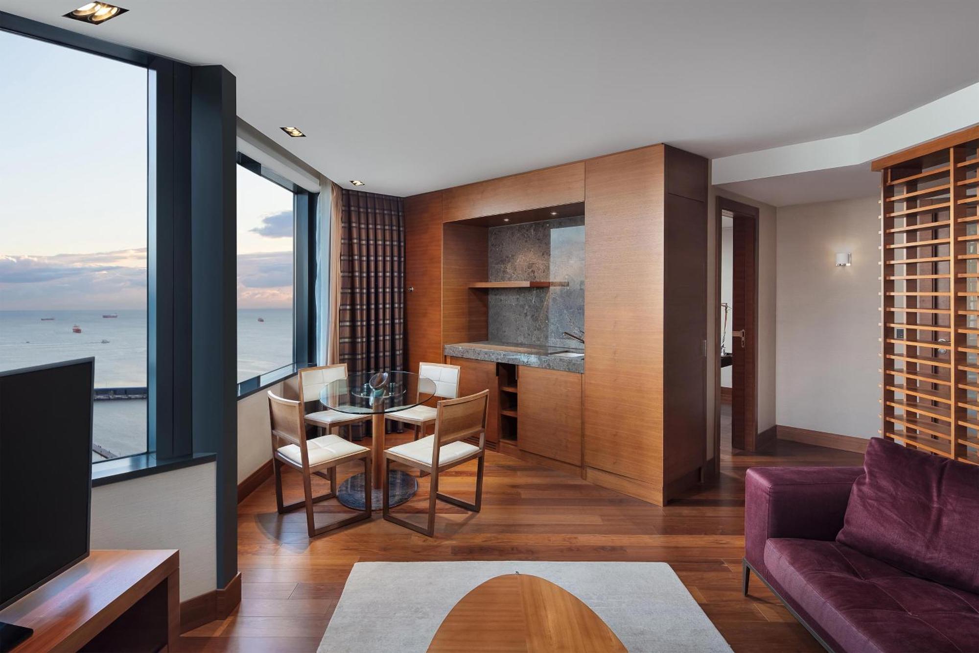 Sheraton Istanbul Atakoy Hotel Exterior foto A suite at the hotel