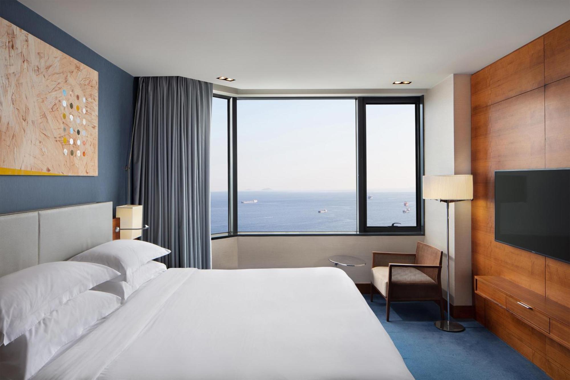 Sheraton Istanbul Atakoy Hotel Exterior foto A guest room at the hotel