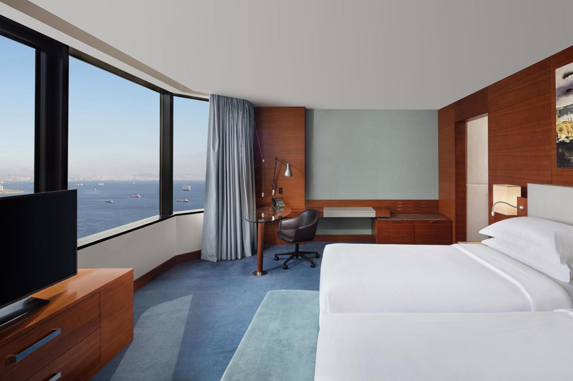 Sheraton Istanbul Atakoy Hotel Exterior foto A guest room at the hotel
