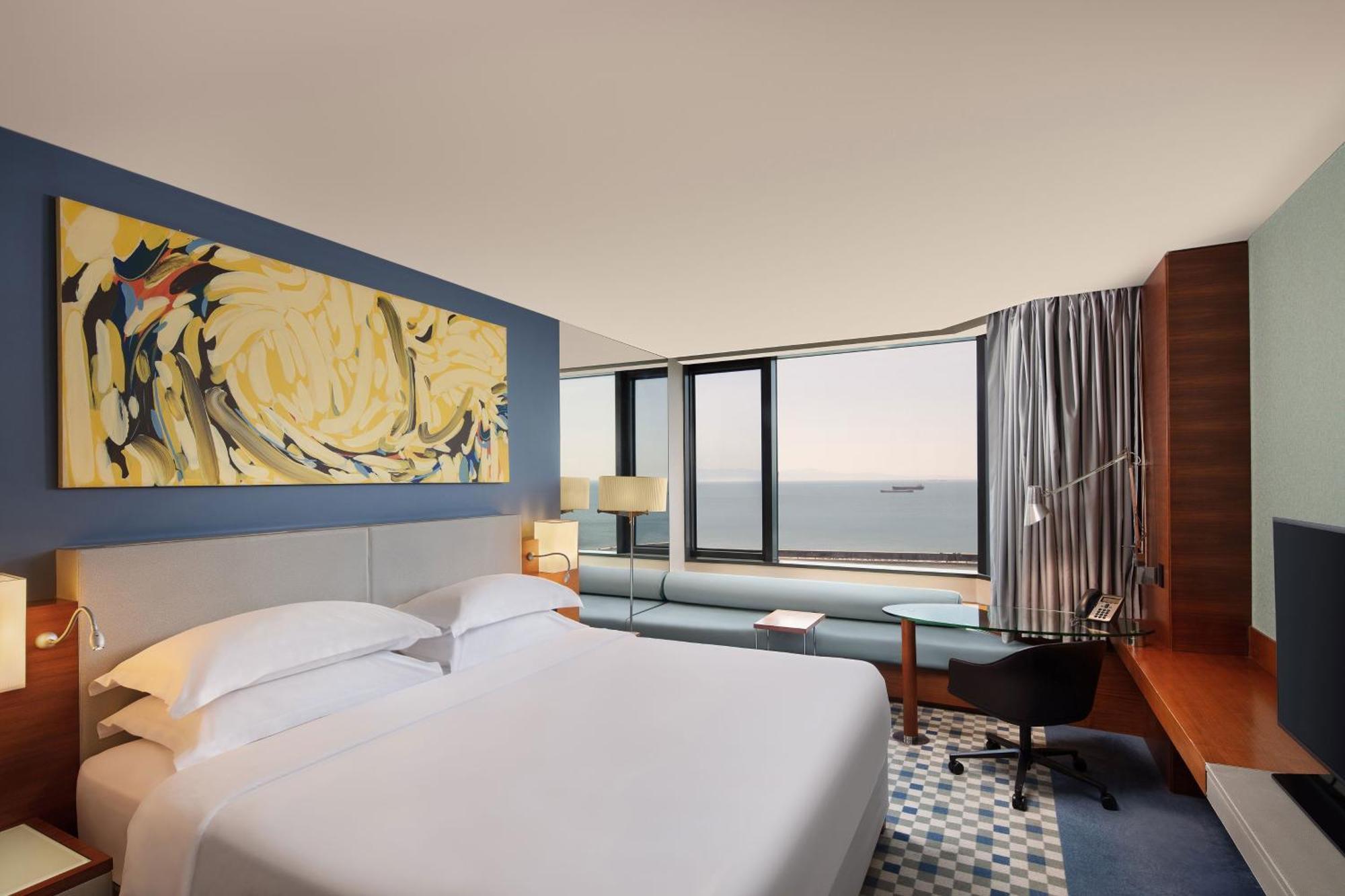 Sheraton Istanbul Atakoy Hotel Exterior foto A guest room at the hotel