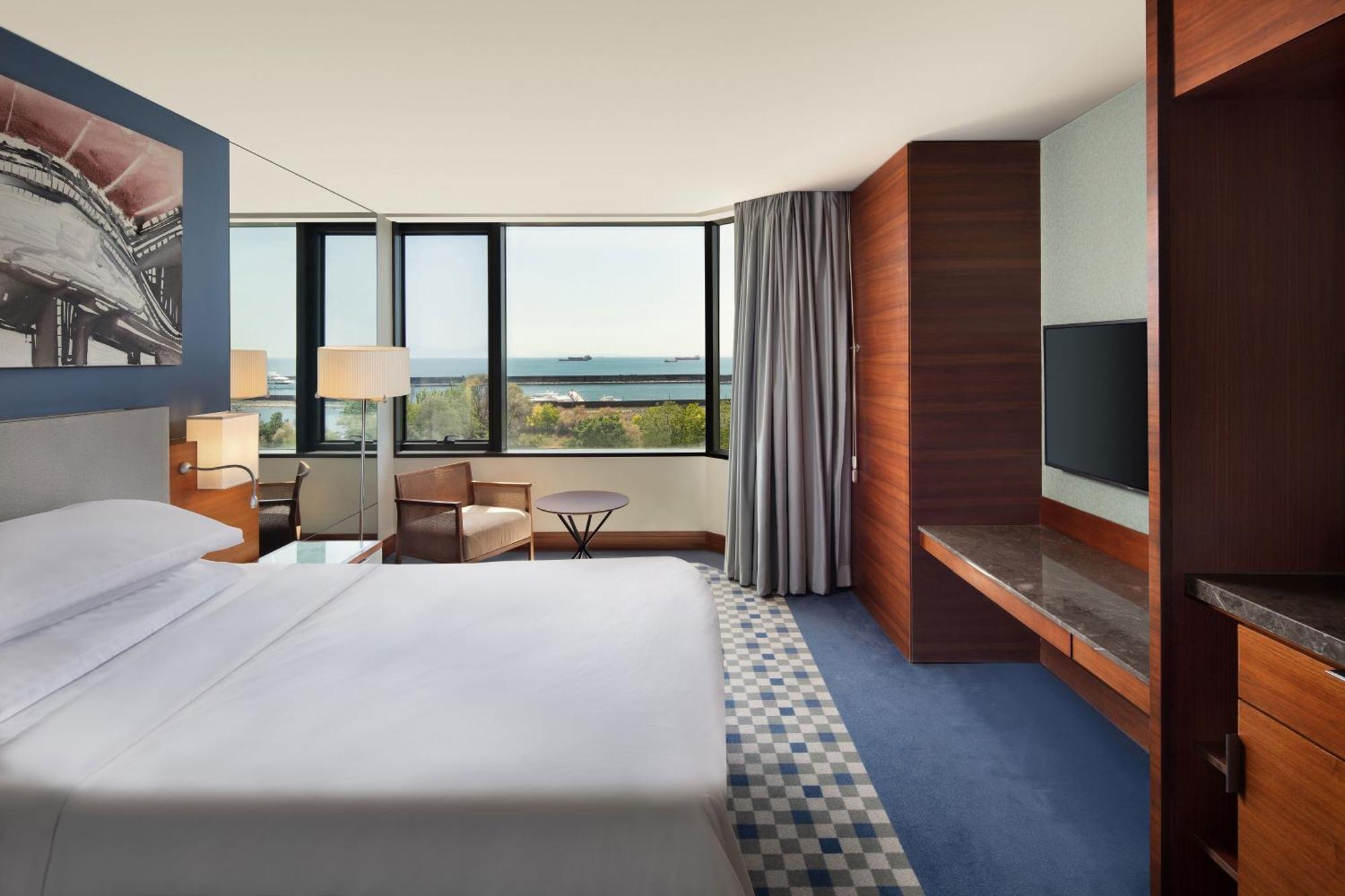 Sheraton Istanbul Atakoy Hotel Exterior foto A guest room at the hotel